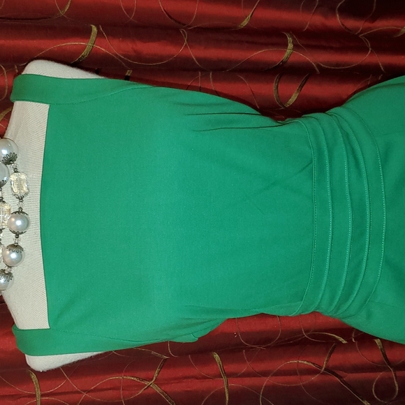 Green Form Fitting Dress - Picture 2 of 7